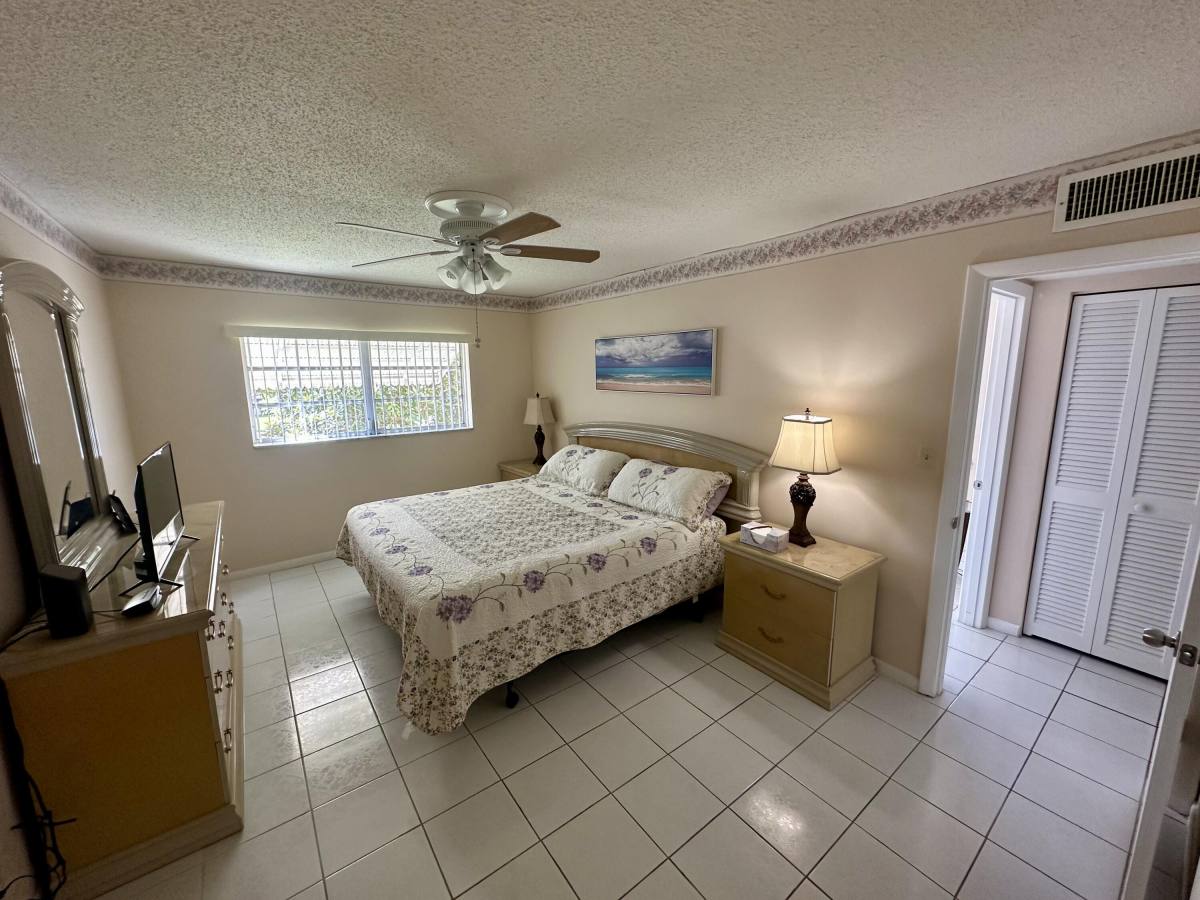 Apartment for rent at 5300 Washington St #5300L240, Hollywood, FL 33021