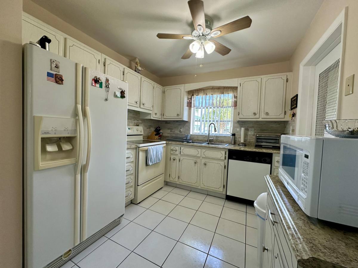 Apartment for rent at 5300 Washington St #5300L240, Hollywood, FL 33021