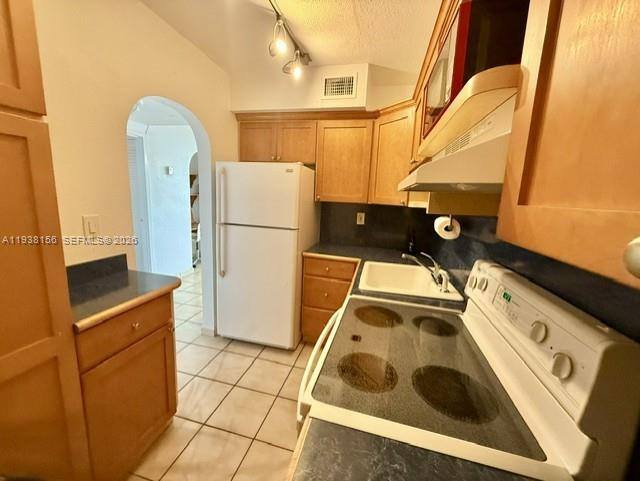 Apartment for rent at 2899 Collins Ave #1114, Miami Beach, FL 33140