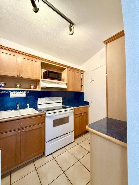 Apartment for rent at 2899 Collins Ave #1114, Miami Beach, FL 33140