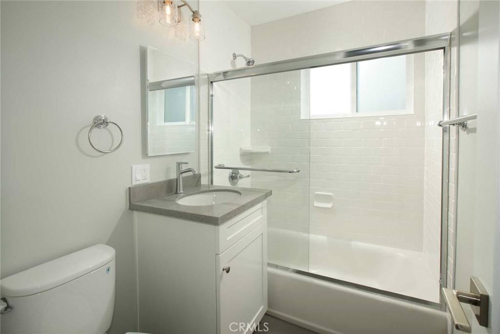 Apartment for rent at 5459 Carlin St #3, Los Angeles, CA 90016