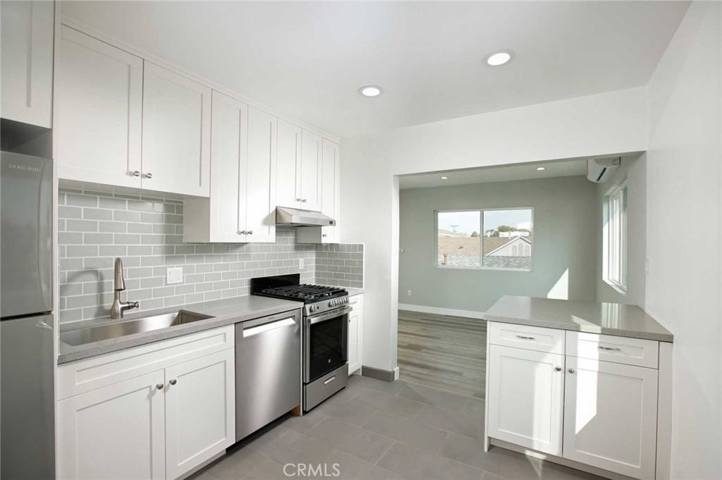Apartment for rent at 5459 Carlin St #3, Los Angeles, CA 90016