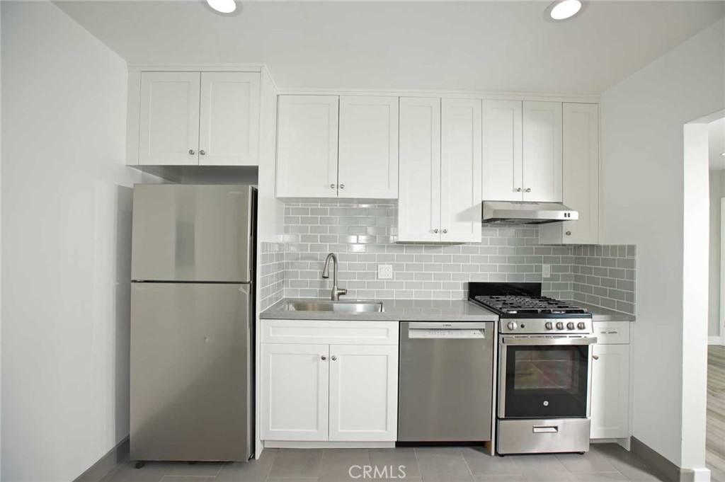 Apartment for rent at 5459 Carlin St #3, Los Angeles, CA 90016