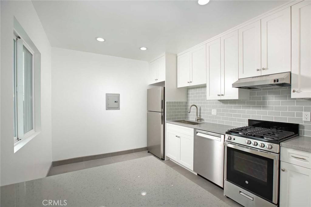 Apartment for rent at 5459 Carlin St #3, Los Angeles, CA 90016