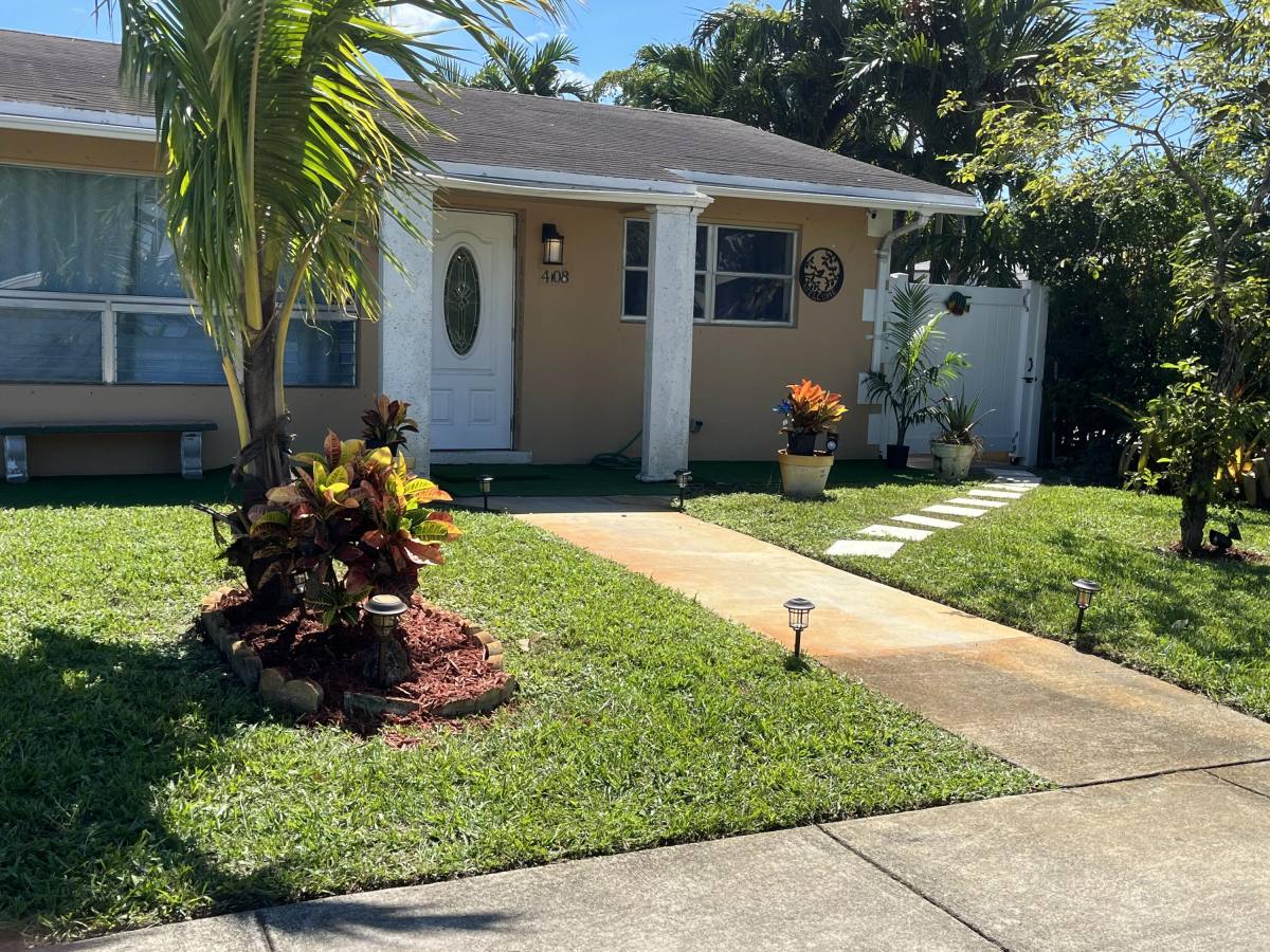 Apartment for rent at 4108 SW 21st St, Fort Lauderdale, FL 33317