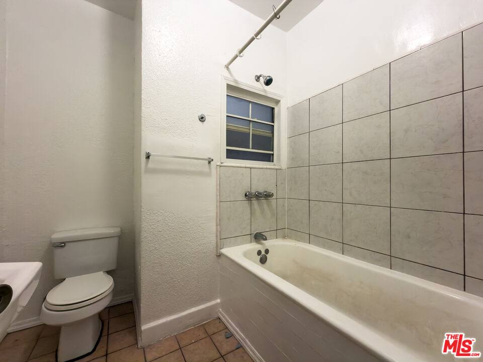 Apartment for rent at 1675 W Martin Luther King Jr Blvd #5, Los Angeles, CA 90062