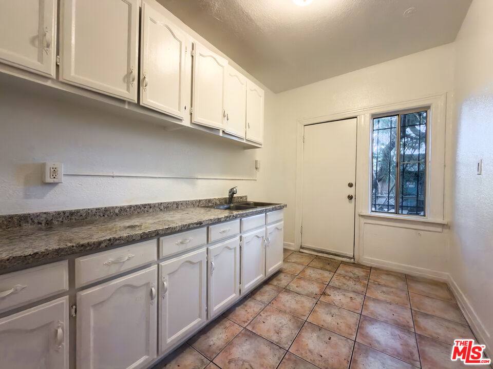 Apartment for rent at 1675 W Martin Luther King Jr Blvd #5, Los Angeles, CA 90062