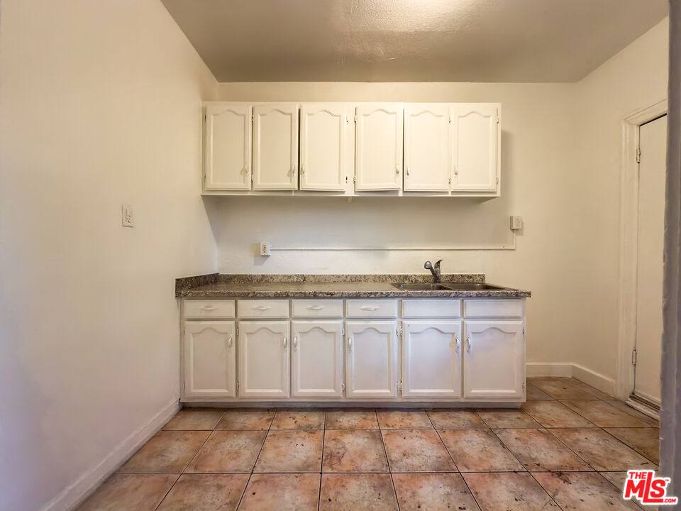 Apartment for rent at 1675 W Martin Luther King Jr Blvd #5, Los Angeles, CA 90062