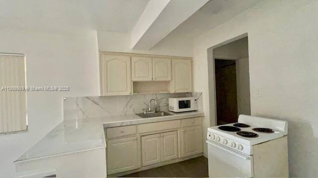 Apartment for rent at 1930 Thomas St, Hollywood, FL 33020