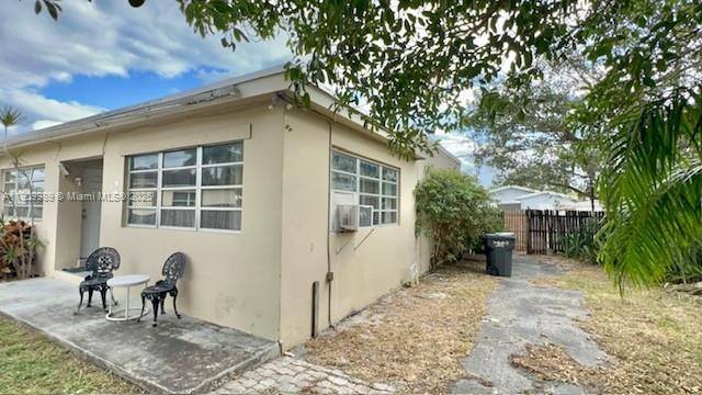 Apartment for rent at 1930 Thomas St, Hollywood, FL 33020
