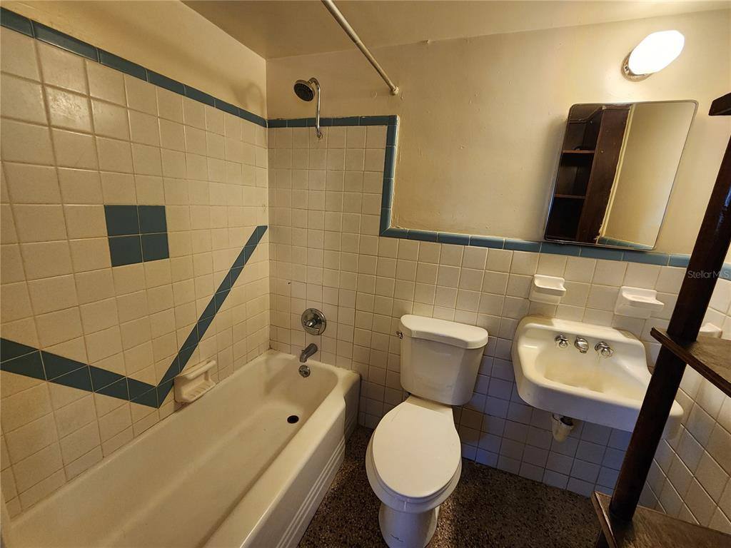 Apartment for rent at 1933 NW 4th Ave #1933B, Gainesville, FL 32603