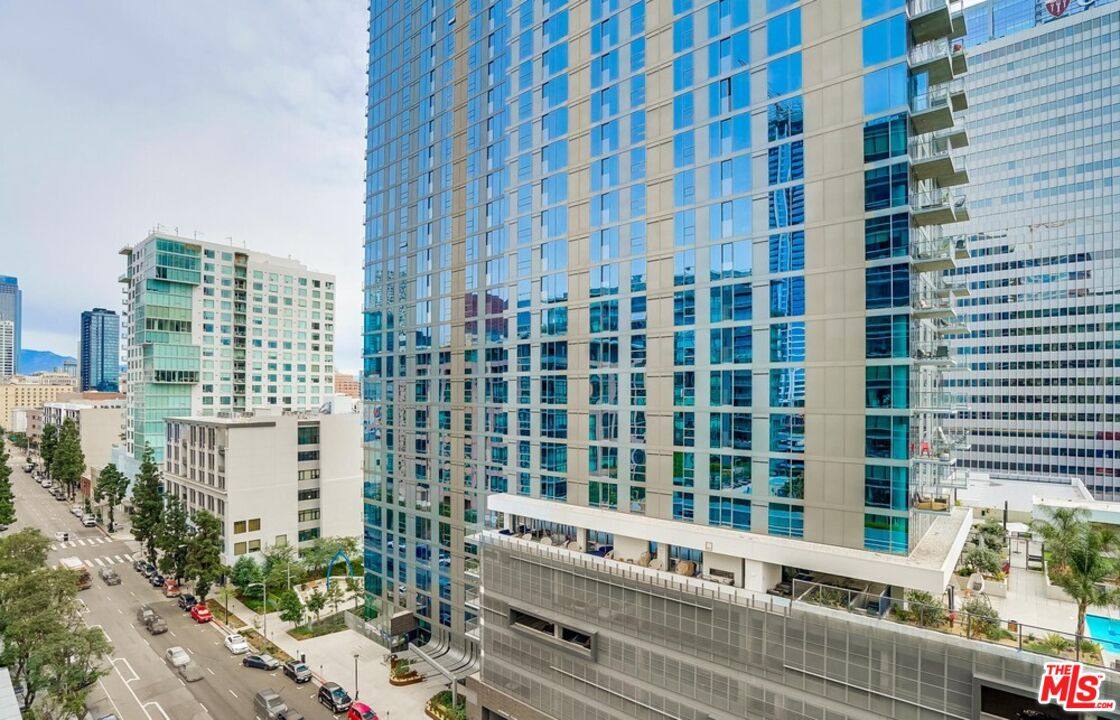Condo for rent at 1155 S Grand Ave #1315, Los Angeles, CA 90015