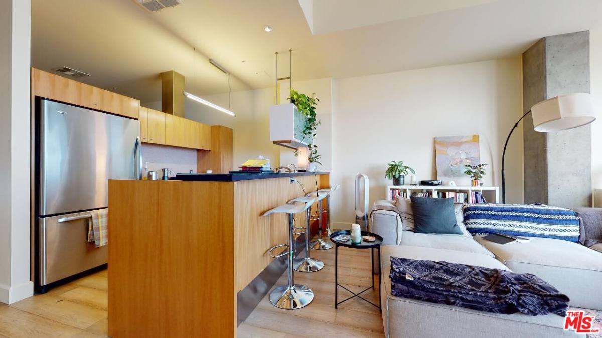 Condo for rent at 1155 S Grand Ave #1315, Los Angeles, CA 90015
