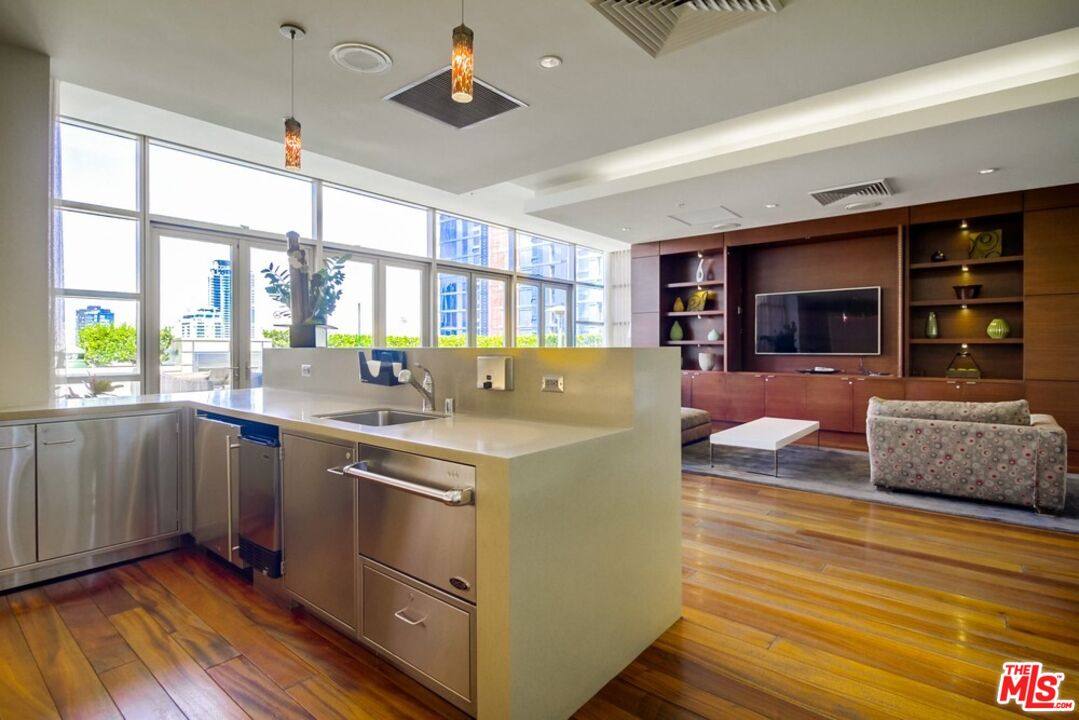 Condo for rent at 1155 S Grand Ave #1315, Los Angeles, CA 90015