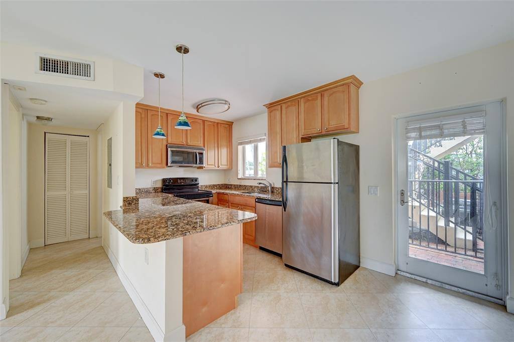 Apartment for rent at 410 SW 15th St #105, Pompano Beach, FL 33060