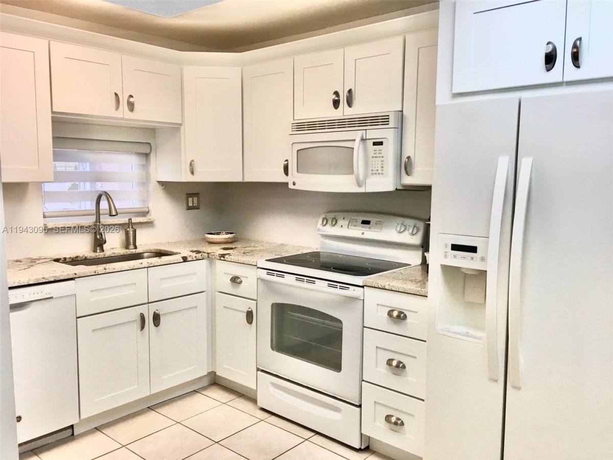 Apartment for rent at 9410 N Hollybrook Lake Dr #103, Hollywood, FL 33025