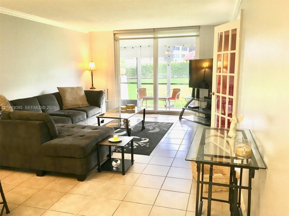 Apartment for rent at 9410 N Hollybrook Lake Dr #103, Hollywood, FL 33025