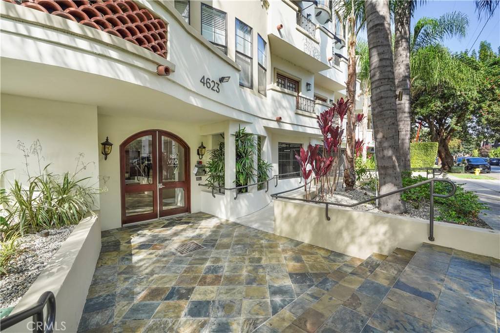 4623 Willis Ave #305, Sherman Oaks, CA 91403 - Apartment For Rent - Image 1