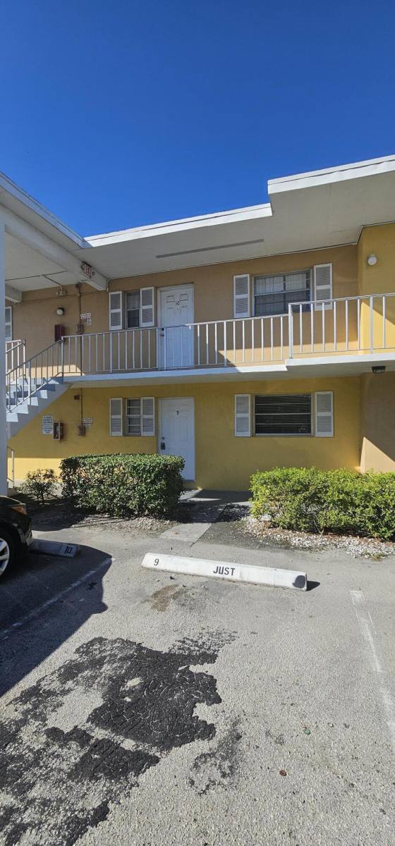 Apartment for rent at 1505 Crescent Circle #1505A9, West Palm Beach, FL 33403