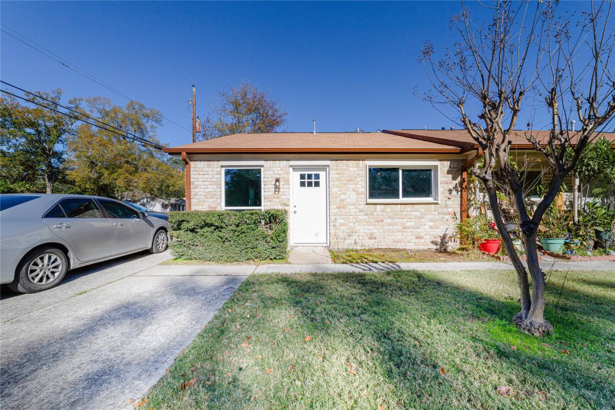 Townhouse for rent at 1716 Crestdale Dr #10, Houston, TX 77080