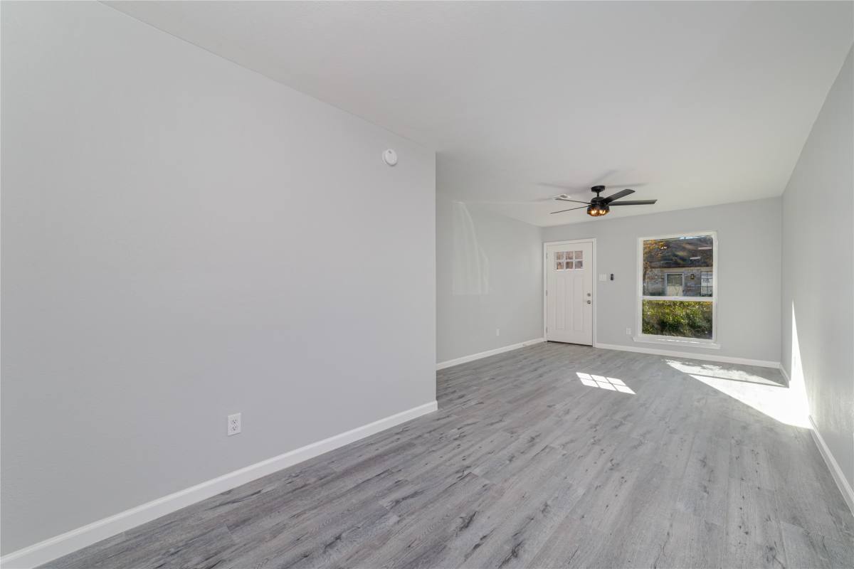 Townhouse for rent at 1716 Crestdale Dr #10, Houston, TX 77080