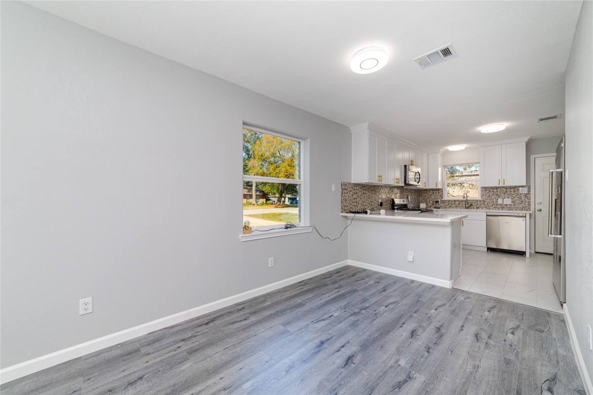 Townhouse for rent at 1716 Crestdale Dr #10, Houston, TX 77080