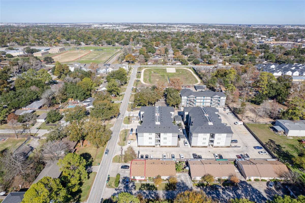 Townhouse for rent at 1716 Crestdale Dr #10, Houston, TX 77080
