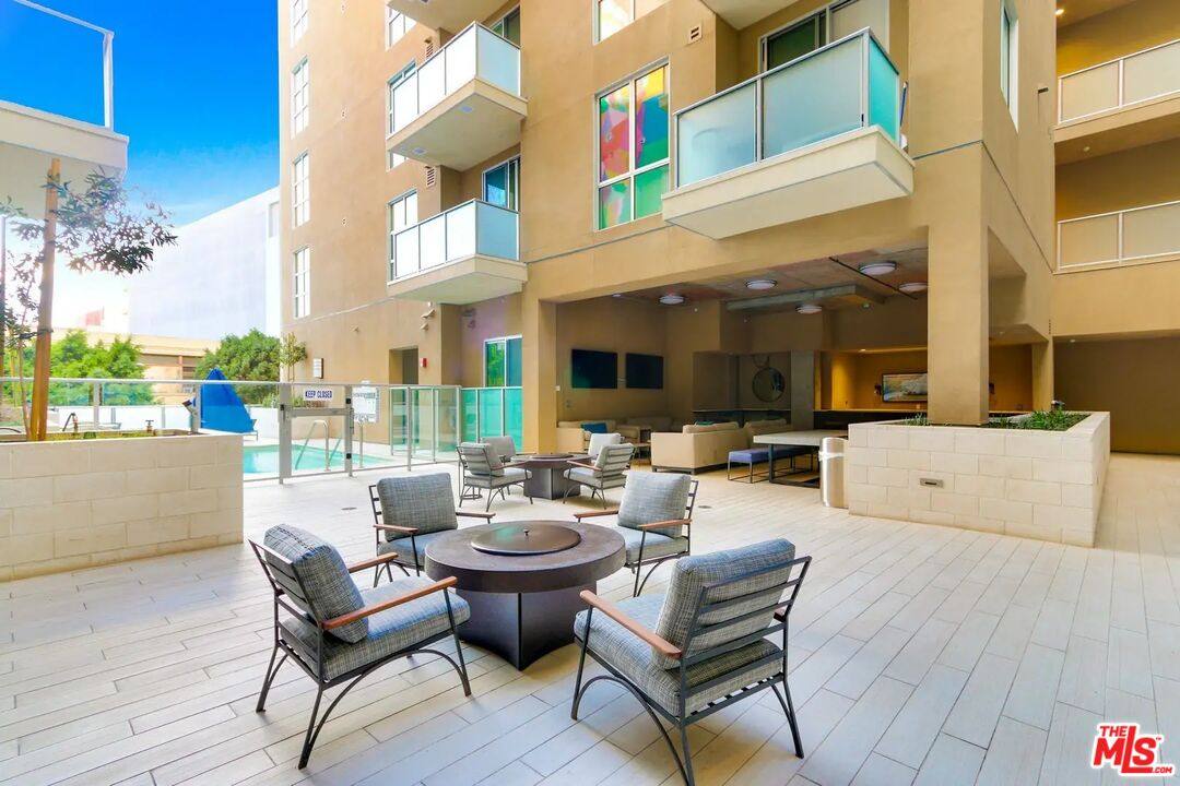 Apartment for rent at 1249 S Grand Ave #612, Los Angeles, CA 90015