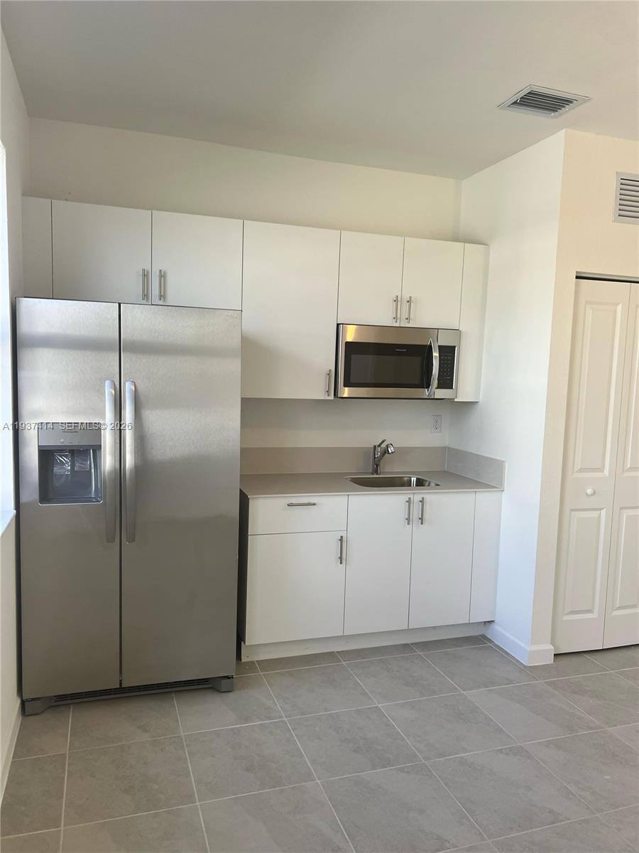 Apartment for rent at 2422 SE 30th St, Homestead, FL 33035