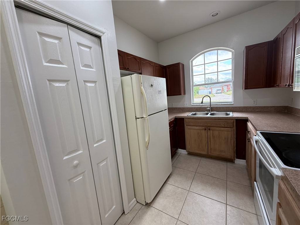 Apartment for rent at 3969 Sunset Rd, Lehigh Acres, FL 33971