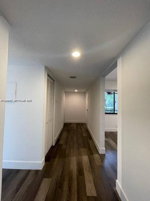 Apartment for rent at 321 Lakeview Dr #105, Fort Lauderdale, FL 33326