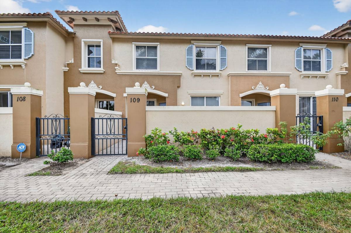 Townhouse for rent at 2938 Hope Valley St #109, West Palm Beach, FL 33411