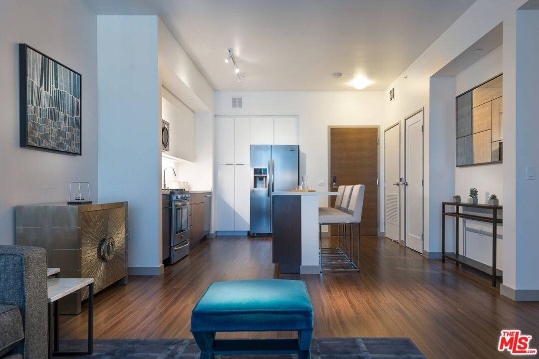 Apartment for rent at 3033 Wilshire Blvd #802, Los Angeles, CA 90020
