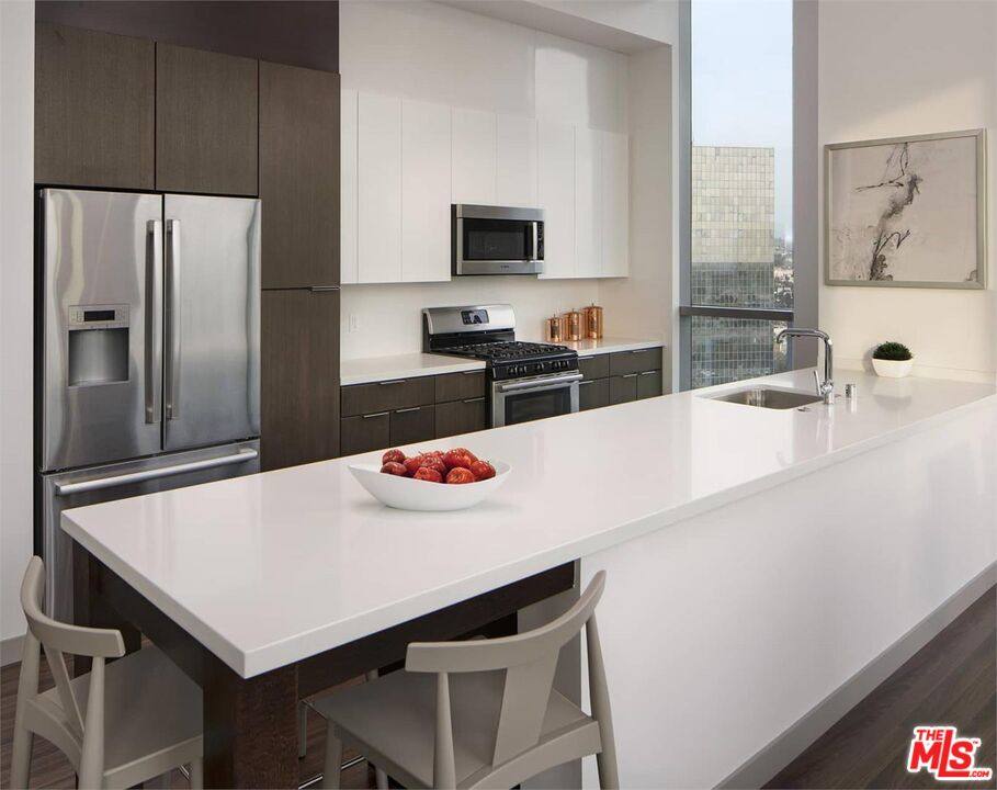 Apartment for rent at 3033 Wilshire Blvd #802, Los Angeles, CA 90020