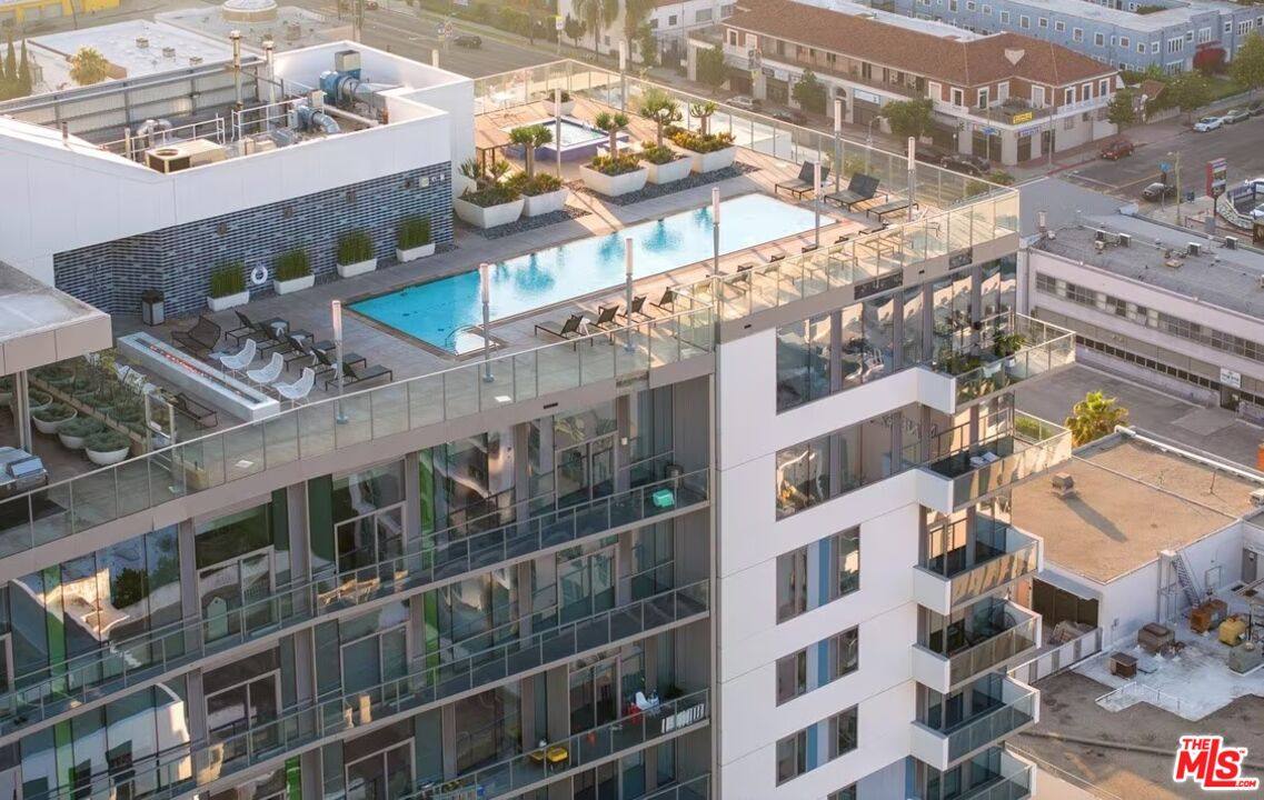 Apartment for rent at 3033 Wilshire Blvd #802, Los Angeles, CA 90020