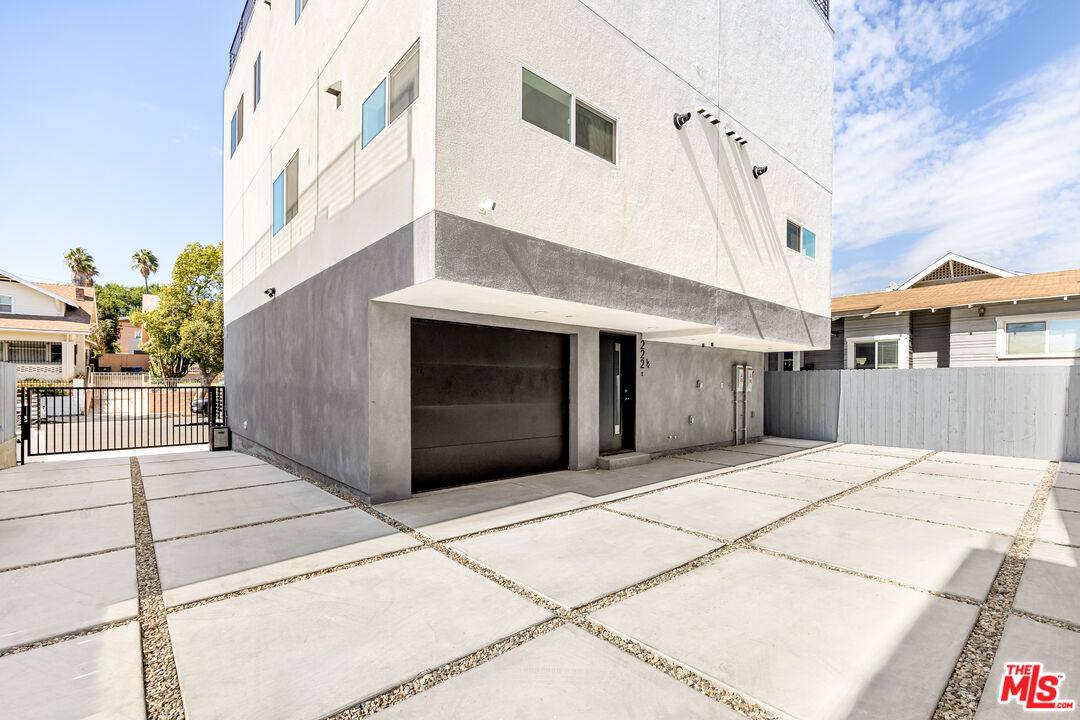 Townhouse for rent at 222 N Coronado St #222, Los Angeles, CA 90026