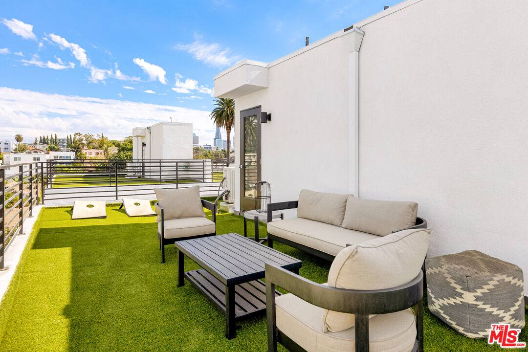 Townhouse for rent at 222 N Coronado St #222, Los Angeles, CA 90026