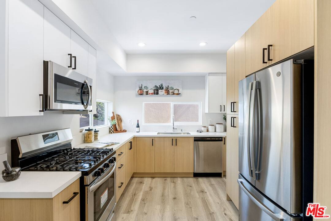 Townhouse for rent at 222 N Coronado St #222, Los Angeles, CA 90026