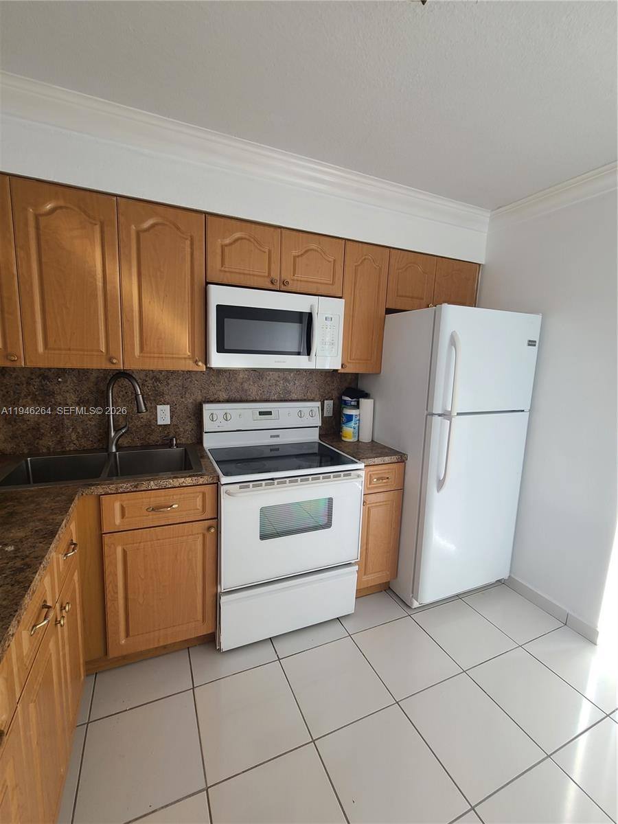 Apartment for rent at 5440 W 21st Ave #302, Hialeah, FL 33016