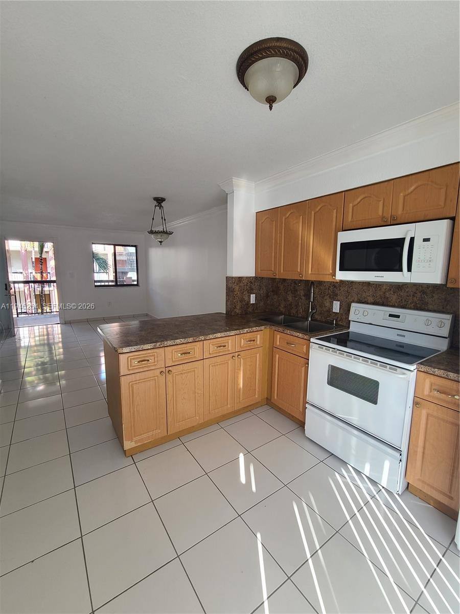 Apartment for rent at 5440 W 21st Ave #302, Hialeah, FL 33016