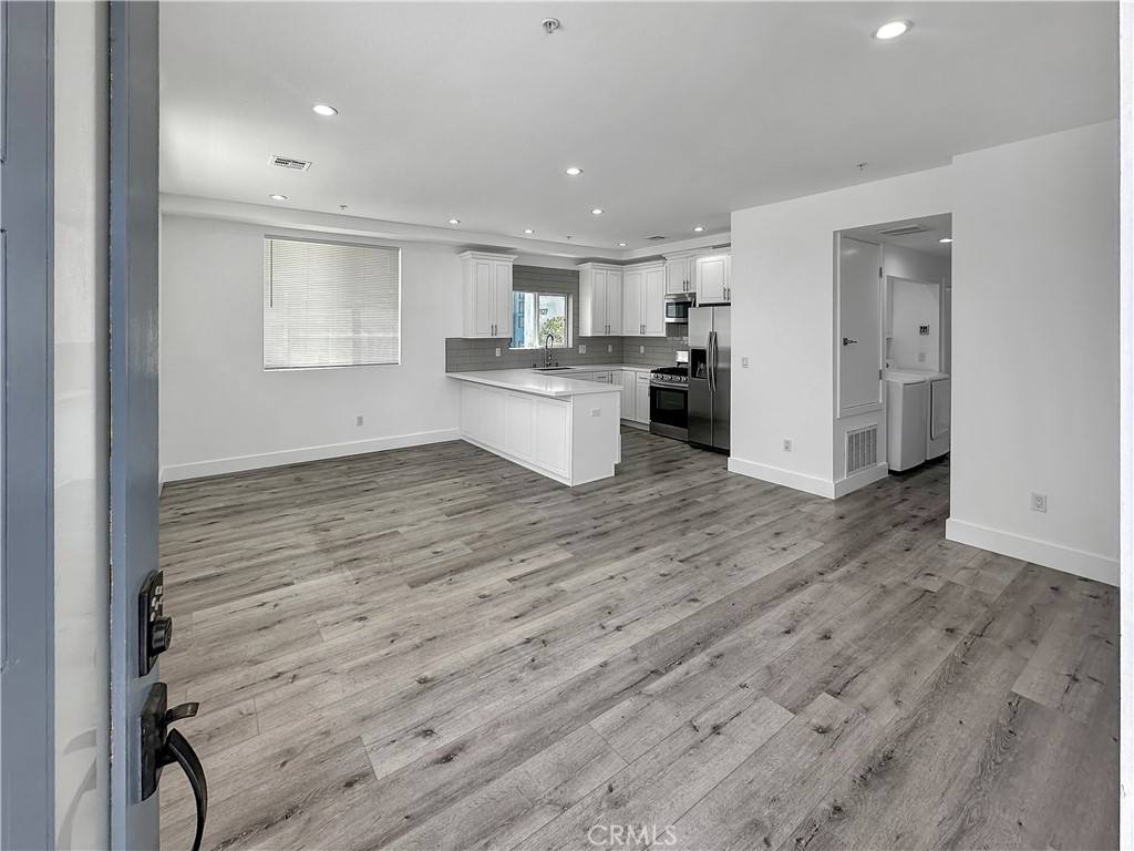 Apartment for rent at 7125 S La Cienega Blvd, Los Angeles, CA 90045