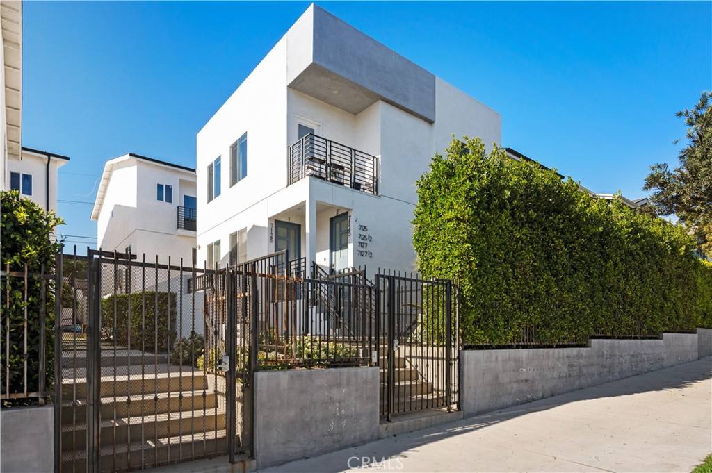 Apartment for rent at 7125 S La Cienega Blvd, Los Angeles, CA 90045