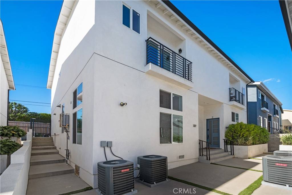 Apartment for rent at 7125 S La Cienega Blvd, Los Angeles, CA 90045
