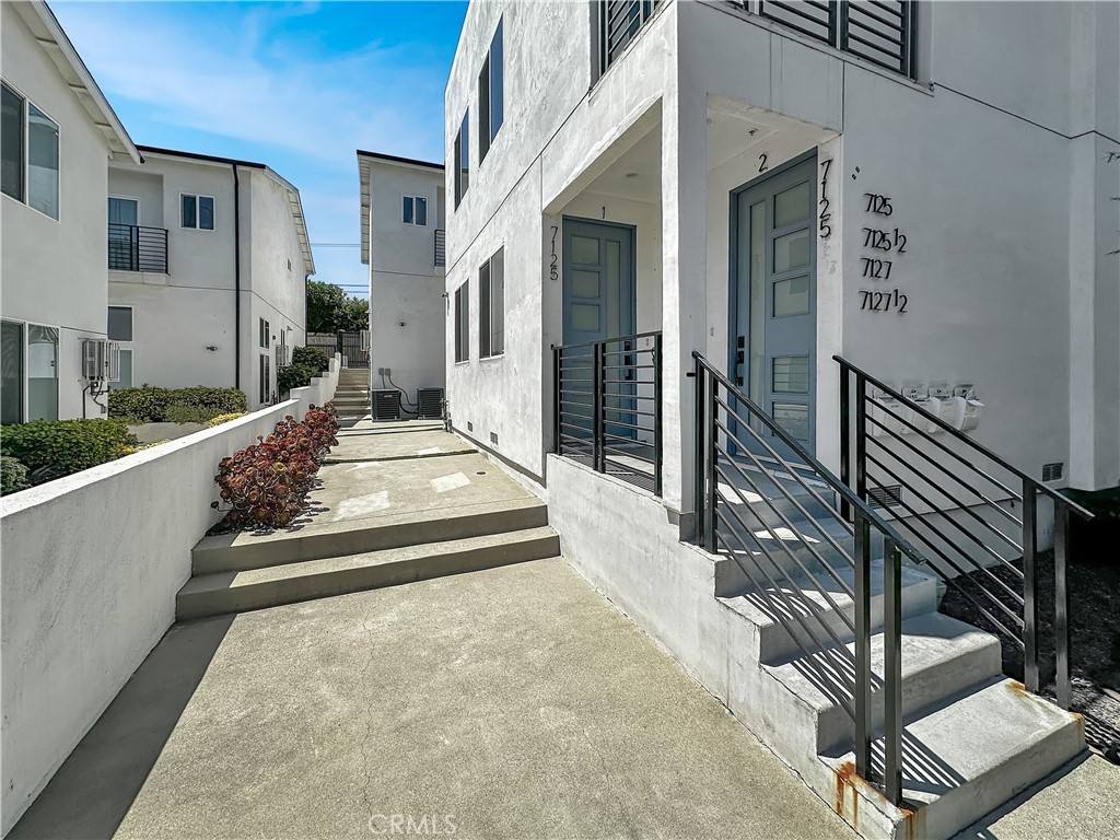 Apartment for rent at 7125 S La Cienega Blvd, Los Angeles, CA 90045