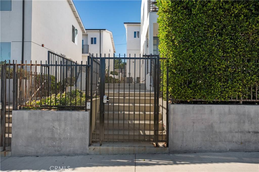 Apartment for rent at 7125 S La Cienega Blvd, Los Angeles, CA 90045
