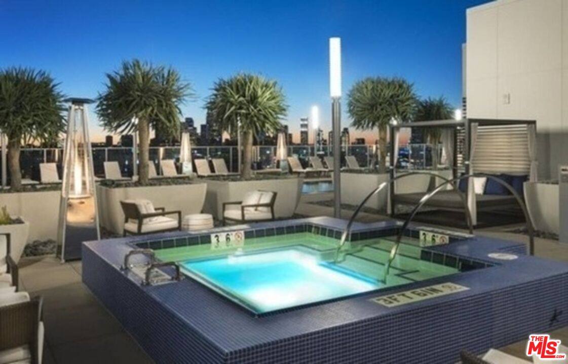 Apartment for rent at 3033 Wilshire Blvd #1113, Los Angeles, CA 90020