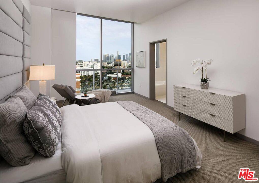 Apartment for rent at 3033 Wilshire Blvd #1113, Los Angeles, CA 90020