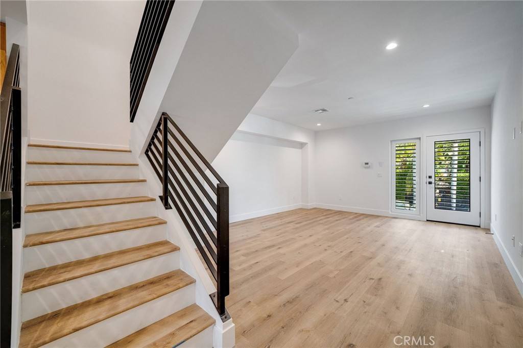 Apartment for rent at 6201 La Mirada Ave #7, Los Angeles, CA 90038