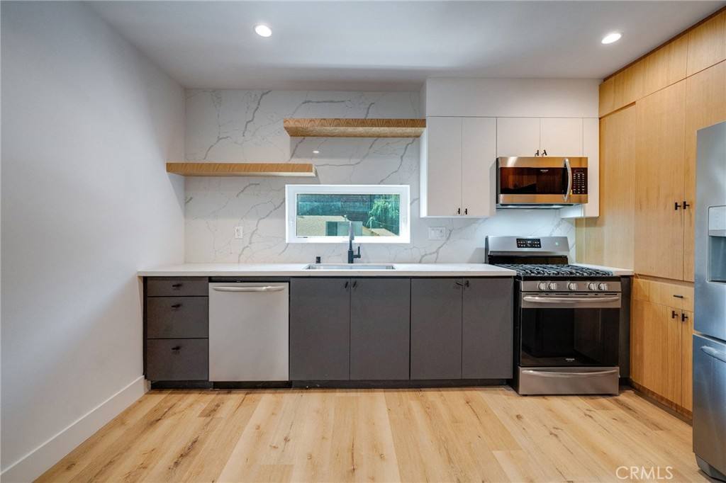 Apartment for rent at 6201 La Mirada Ave #7, Los Angeles, CA 90038