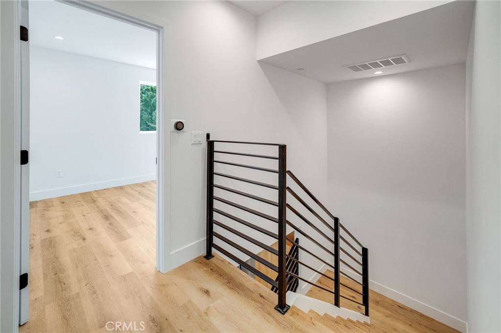 Apartment for rent at 6201 La Mirada Ave #7, Los Angeles, CA 90038